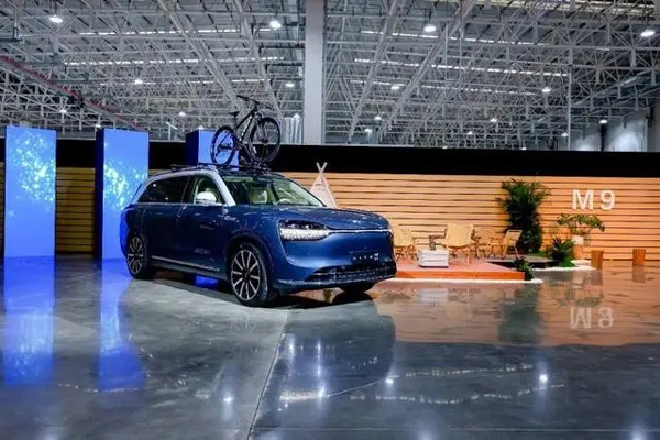 赛力斯重庆超级工厂建成投用 首批1000辆M9交付