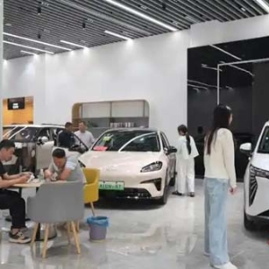 宜章县：新能源汽车销售走俏