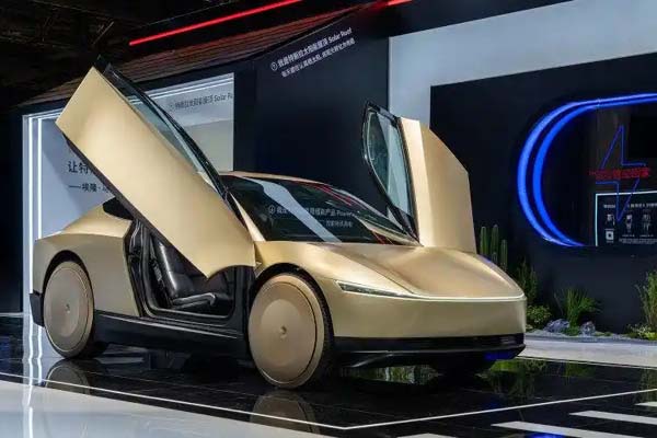 12家全球知名车企参展第八届进博会，特斯拉新车没有方向盘