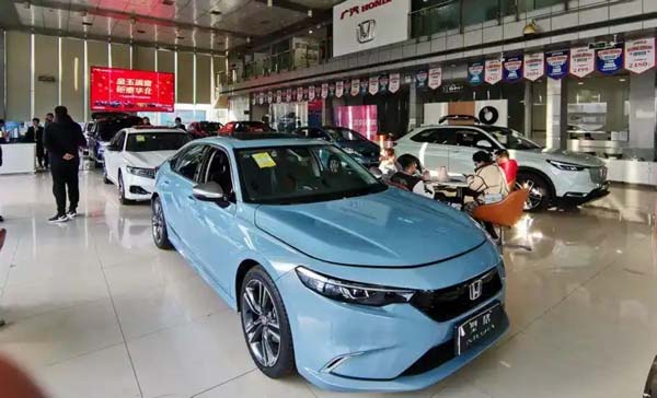 汽车购置税补贴退坡前夜，市场迎来抢购潮，车企自掏腰包为消费者兜底