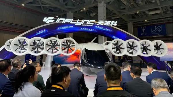 电池续航不够混电来凑？天翎科、汇天飞行汽车发布新产品 市场看法不一｜直击进博会