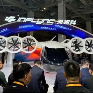 电池续航不够混电来凑？天翎科、汇天飞行汽车发布新产品 市场看法不一｜直击进博会