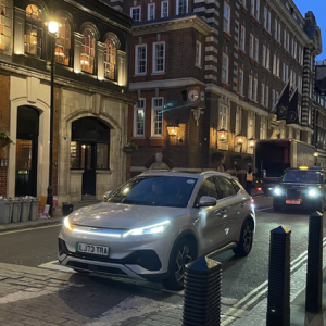 吉利也想分一杯羹，为什么中国汽车公司挤向年销量不到200万辆的英国？