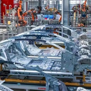 创历史新高！新能源汽车占有率首超50％，全年汽车产销有望突破3400万辆