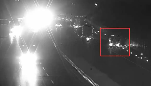 冬季新能源车高速频现“电量危机”，交警：保持电量在30%以上，避免盲目依赖表显续航