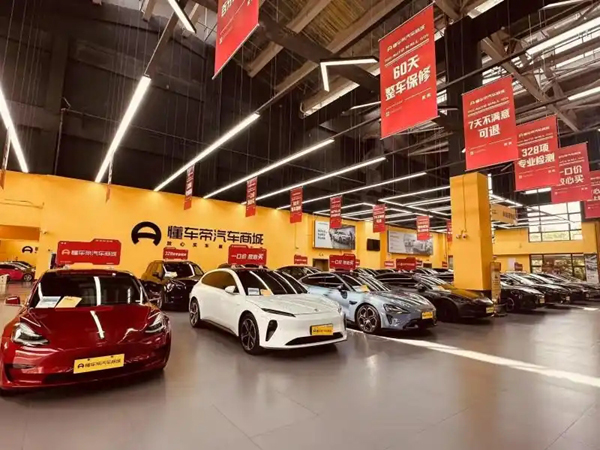 逛多个二手车市场后不敢下单，安徽蚌埠夫妻最终在懂车帝喜提爱车