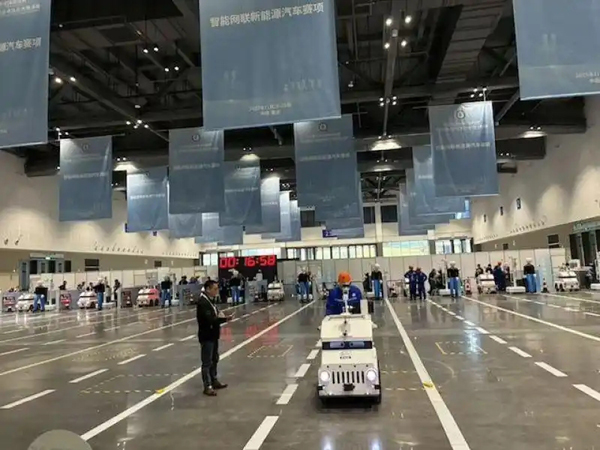 人才缺口超百万！智能网联汽车被明确列为“万亿消费领域”，产教融合破解人才困局