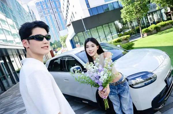 性价比高的汽车奇瑞全新QQ3 小车拥有大空间