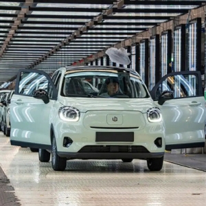 新能源汽车企业开足马力赶订单