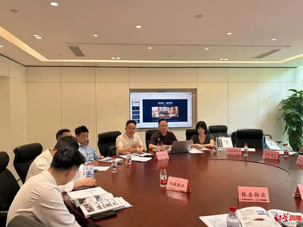 这场圆桌对接会直击新能源车自燃痛点，挪车机器人加速落地成都
