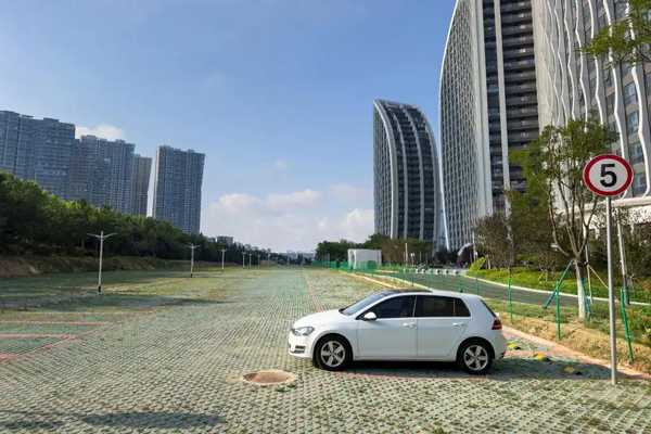 青岛西海岸新区听海停车场建成启用