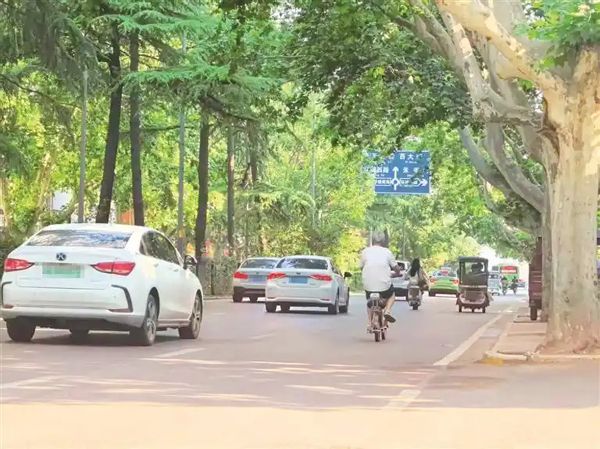 新能源车是否应征收“养路费”