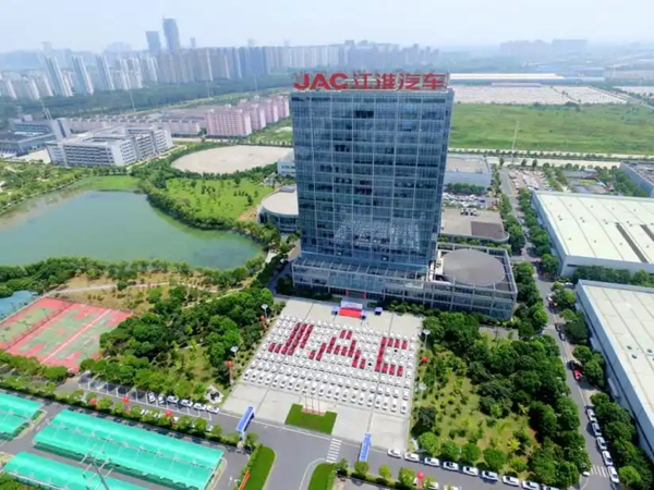 从商用车龙头到百万级突破——江淮汽车值不值得买的深层逻辑