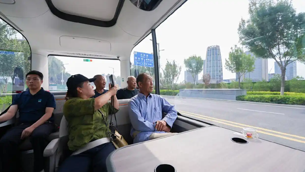 一线见闻｜坐自动驾驶巴士，开启雄安观光之旅