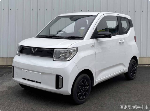 7天订单超1.3万！新款宏光MINIEV来了，300KM续航告别一天一充？