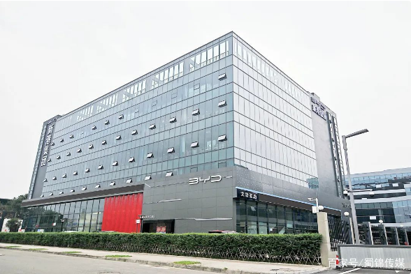 你见过9层楼的4S店吗？如今这个中国品牌做到了！