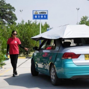 西安：驾校迎来学车潮 安全教育不能少