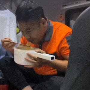镜头下凌晨3点的深圳港口：越是辛苦的钱，越是难挣