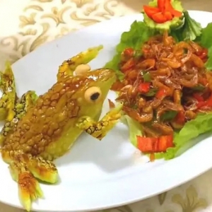 岳阳父亲给女儿做饭偶然发现自己是摆盘天才！家人：吃饭像开盲盒