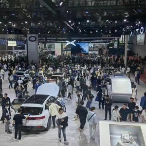全天预计17万人流！上海车展迎来首个普通观众日，截至13时12万人次参观