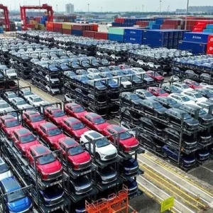 特朗普发出新威胁，这次指向中国电动汽车