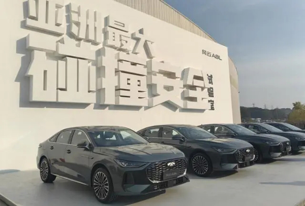 发布现场“撞车”，奇瑞风云A8L对自己“不客气”