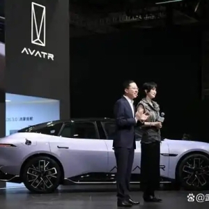 品牌焕新升级，阿维塔06首批搭载华为乾崑ADS 4 车主姚安娜现身阿维塔展台，ROBBi太空兔联名登陆