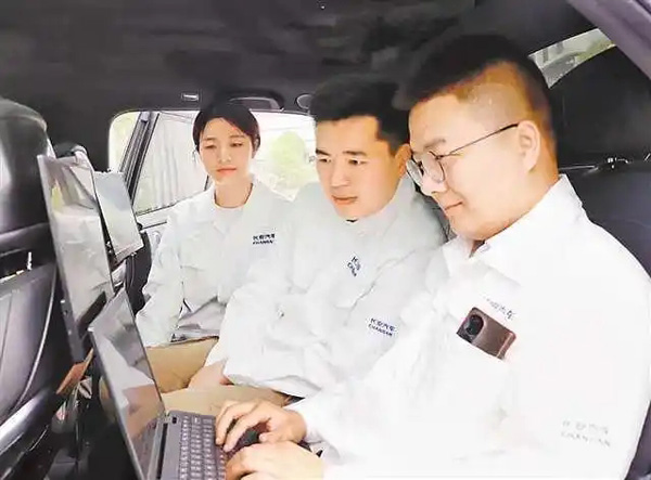 他们用AI大模型为新能源车赋能