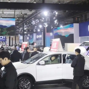 春季车市爆发，新能源“挑大梁” 2025年前4个月产销量首次超过1000万辆，新能源车渗透率接近50%
