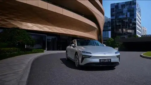 2025年轻人首购推荐！东风奕派eπ007新能源车重塑高价值出行