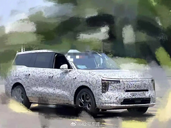 又一款大六座 SUV 新车谍照曝光，消息称系智己 LS9