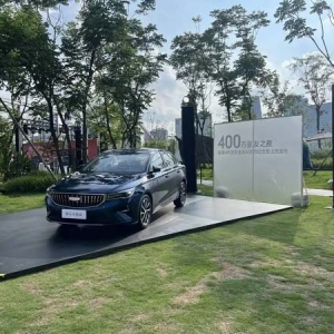 电比油低 当5万元级家轿上车“智能化”“大屏幕”时，新能源车还香吗？｜汽车观察