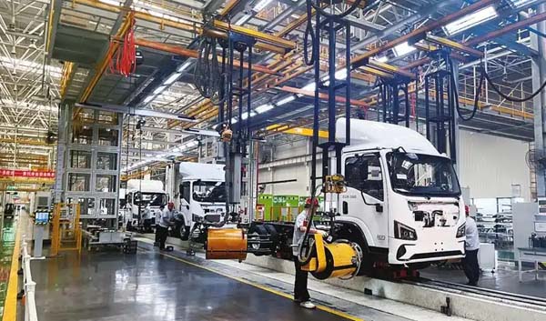 优化产品矩阵 实现产销双增 陕汽商用车上半年产量同比增长22%，销量同比增长25%