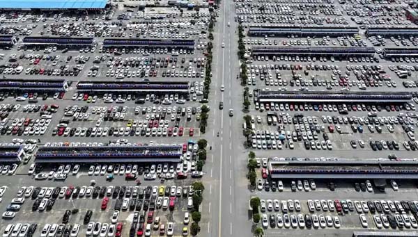 都市车界｜“零公里二手车”乱象面临崩盘 工信部拟推新车转售禁令
