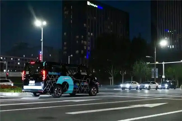 继广州之后，文远知行北京启动夜间自动驾驶测试，加速打造全天服务网络