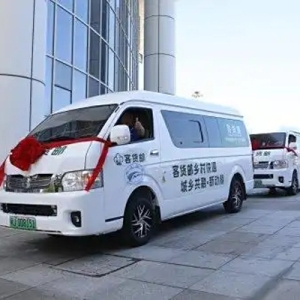 金旅客货邮新车交付福安 新款E80新能源物流车同步发布助力城乡绿色智慧物流发展