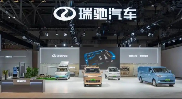 2025世界智能产业博览会：vala新车定义“移动生活的下一种可能”
