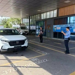 一站式办理 通道式查验 济南历城实现新车上牌“立等可取”